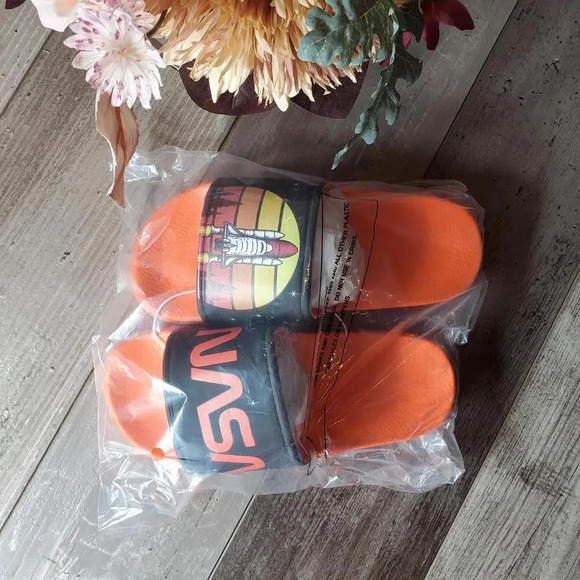 NWT NASA Unisex Kids Slide Sandals Size 13-1 Orange Black - Picture 2 of 7